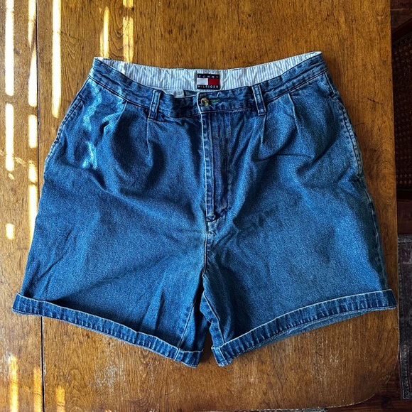 TOMMY HILFIGER - VINTAGE DENIM SHORTS - SIZE 33 MEN/SIZE 12 WOMEN - Picture 2 of 11